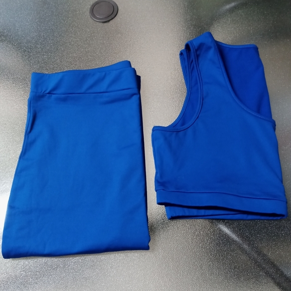 New without tag - 2 piece crop top & pencil skirt. - Picture 7 of 10